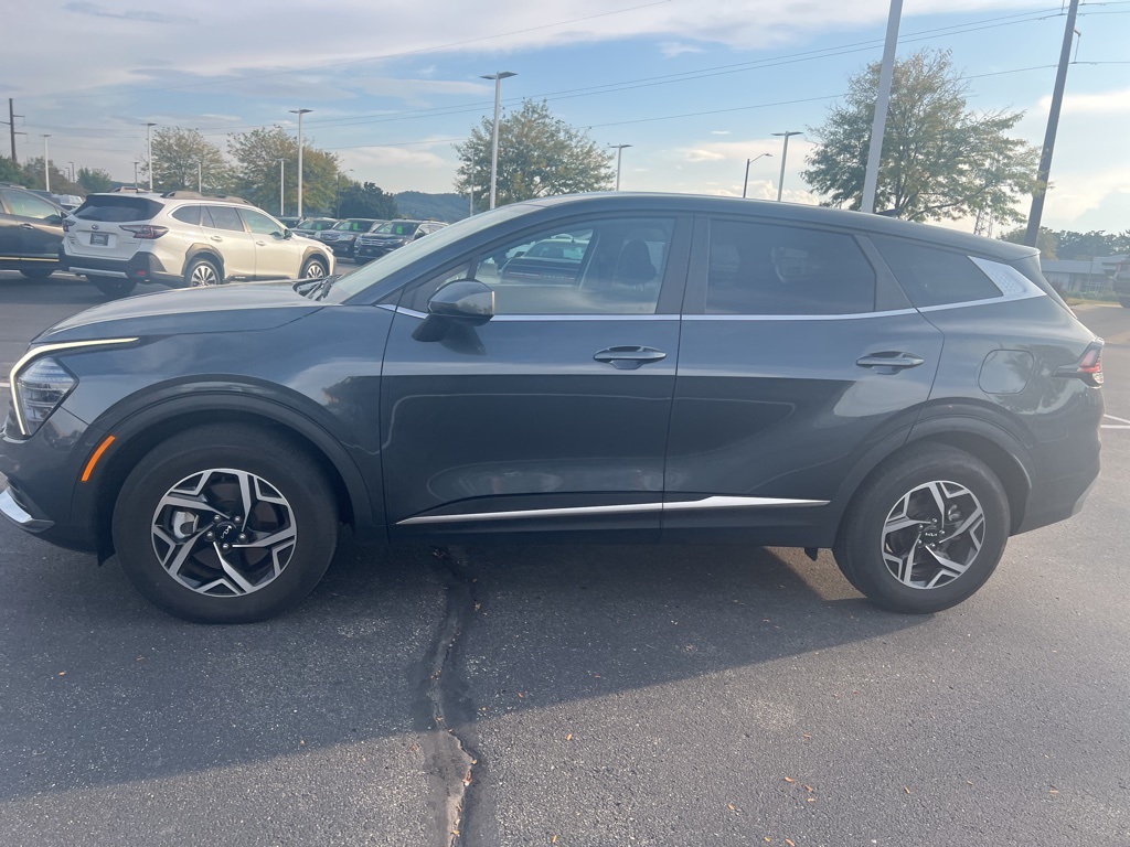 2024 Kia Sportage LX photo 8