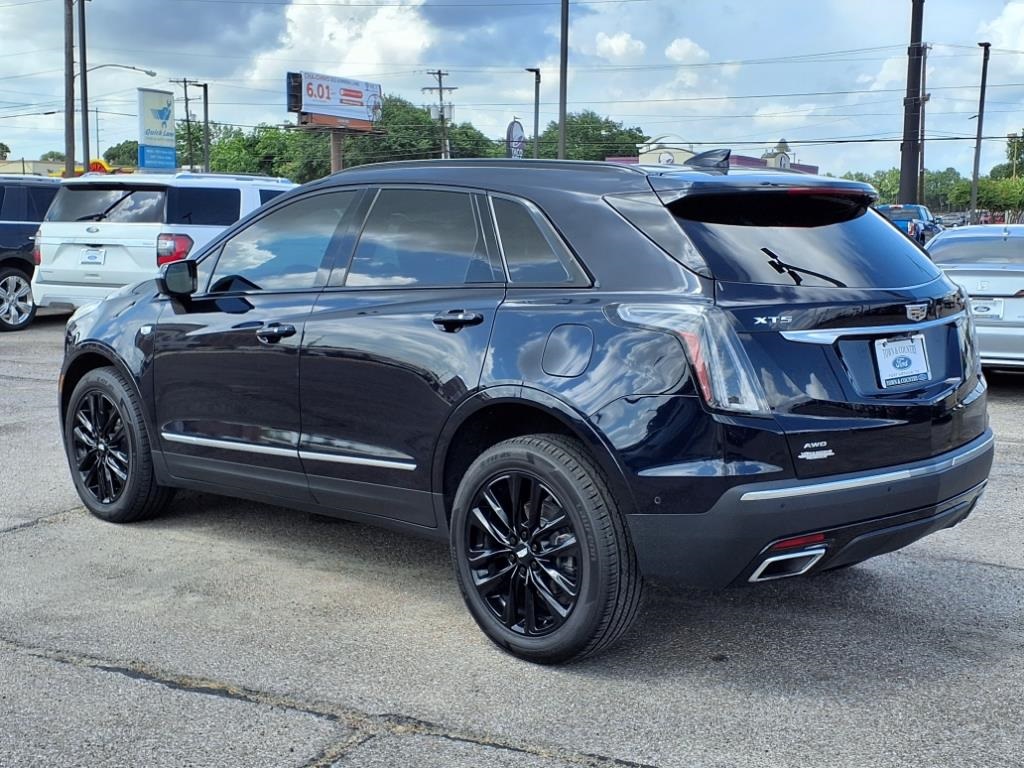 2021 Cadillac XT5 Sport photo 2