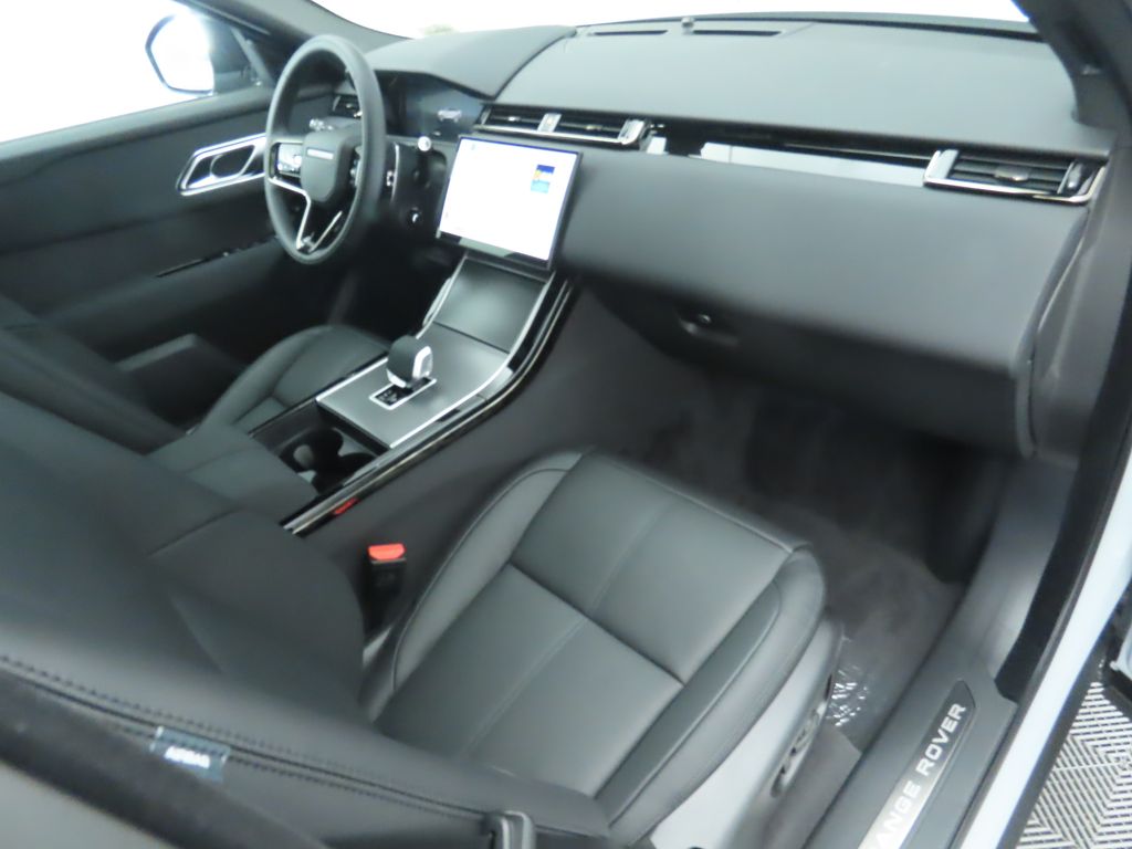 2025 Land Rover Range Rover Velar SE photo 17