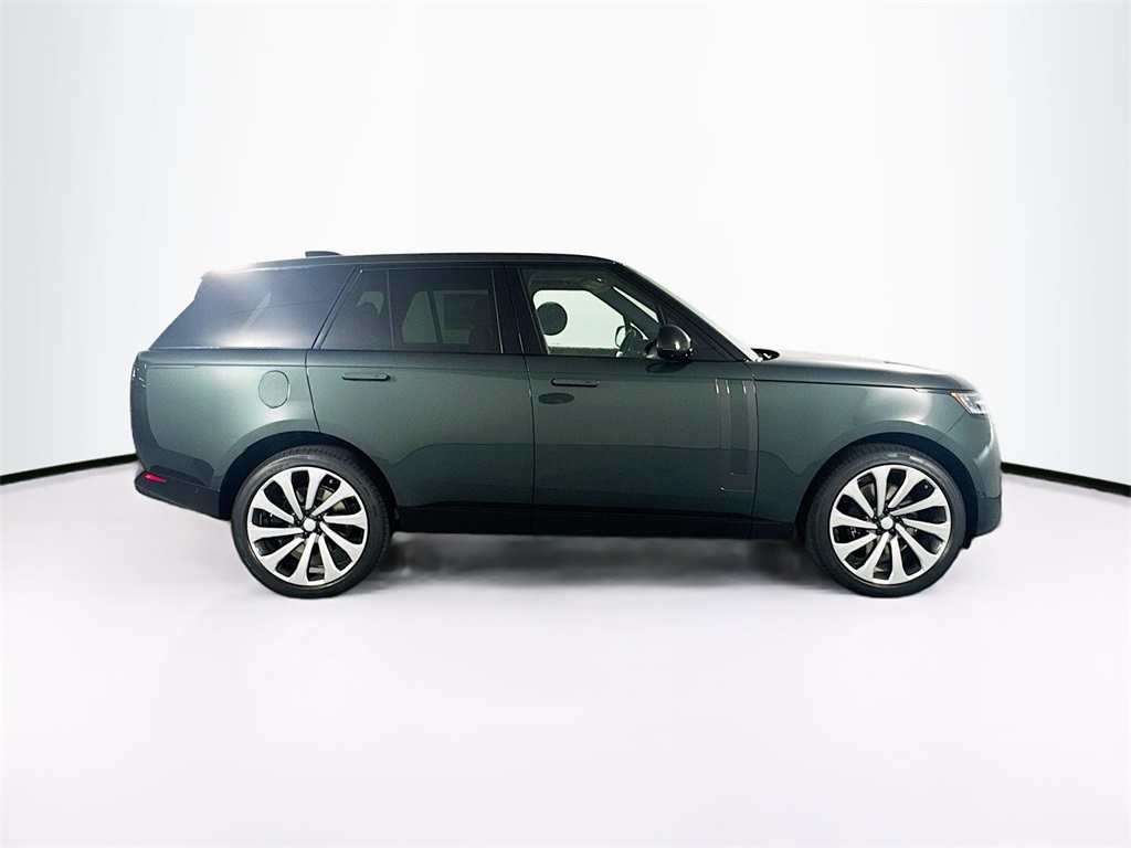 2025 Land Rover Range Rover SE photo 4