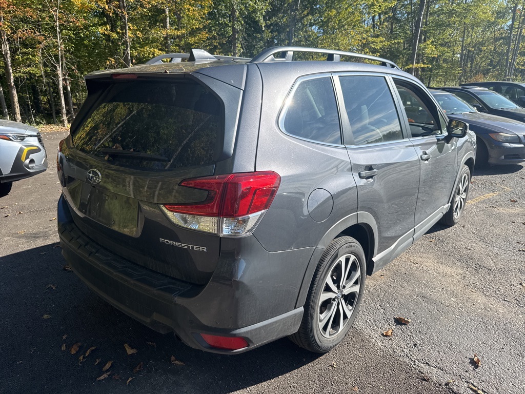 2022 Subaru Forester Limited photo 4