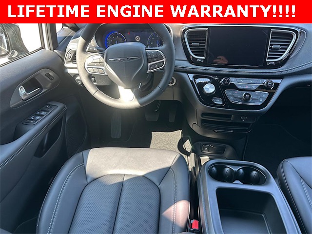 2026 Chrysler Pacifica photo 15