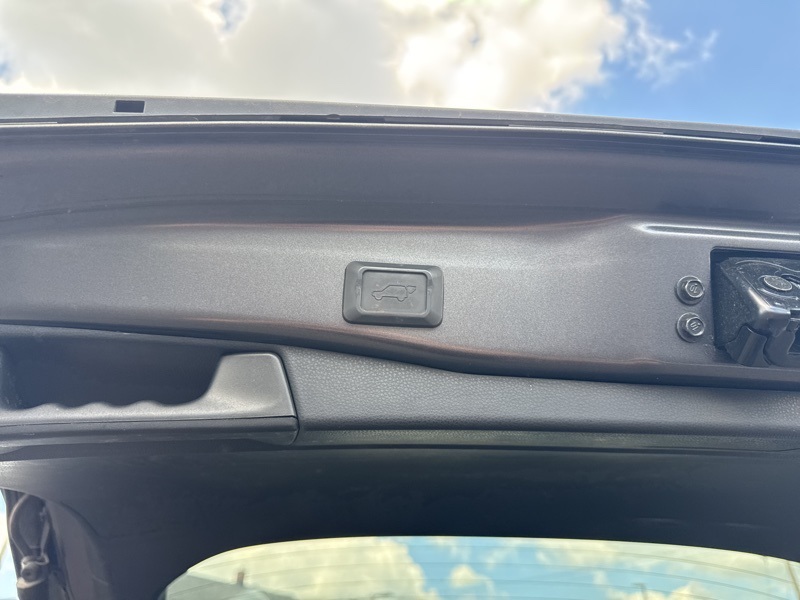 2020 Toyota RAV4 XLE Sport photo 16