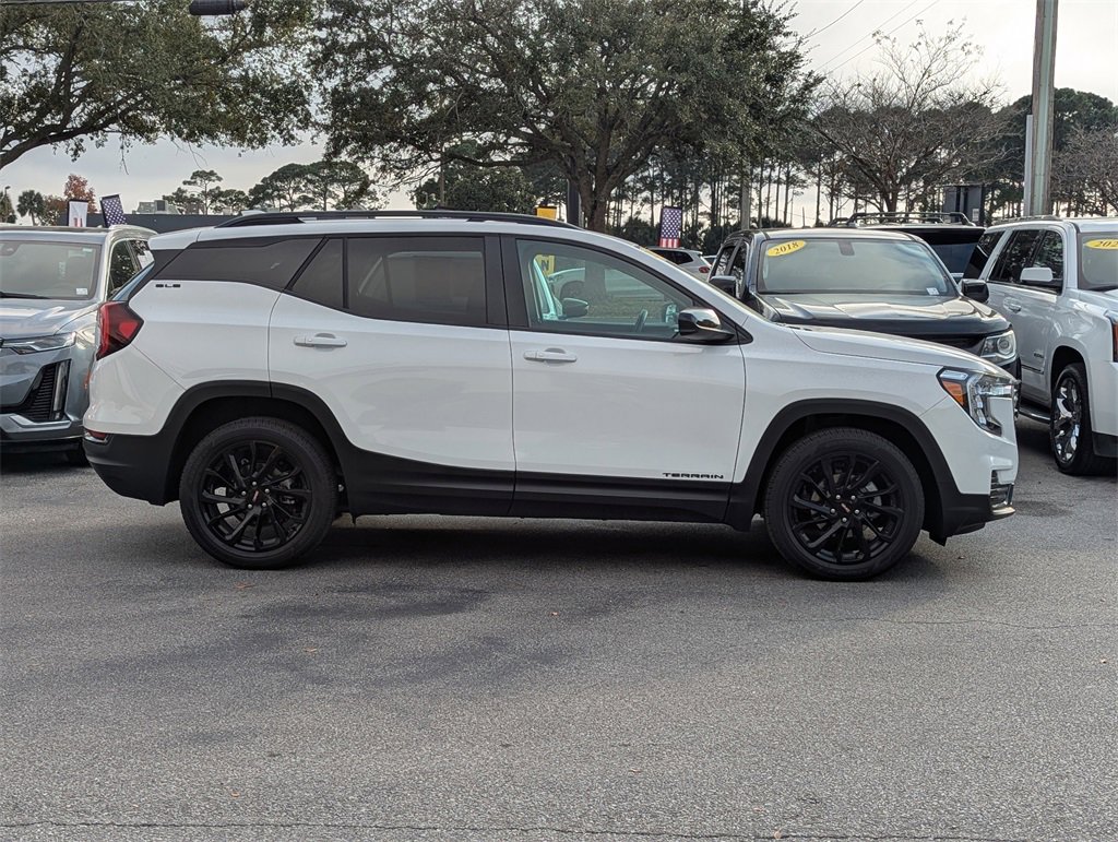 2024 Gmc Terrain SLE photo 3