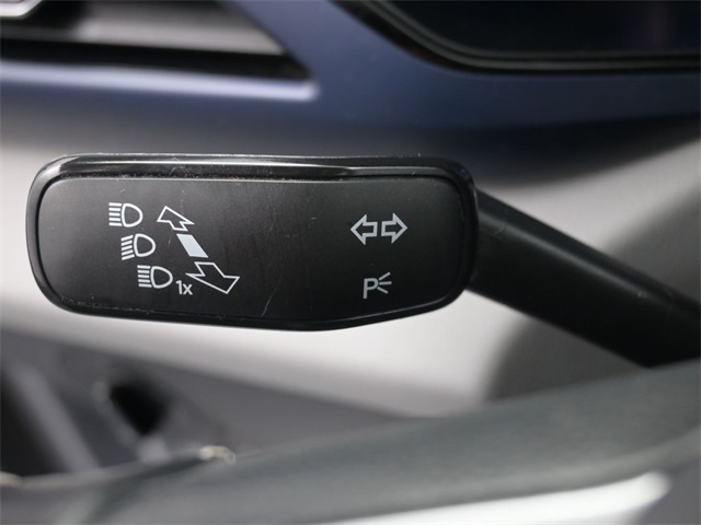 2022 Volkswagen Taos SE photo 2