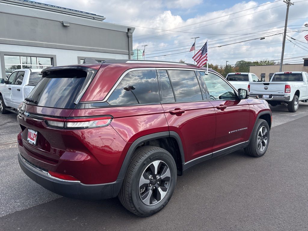 2023 Jeep Cherokee Base photo 5