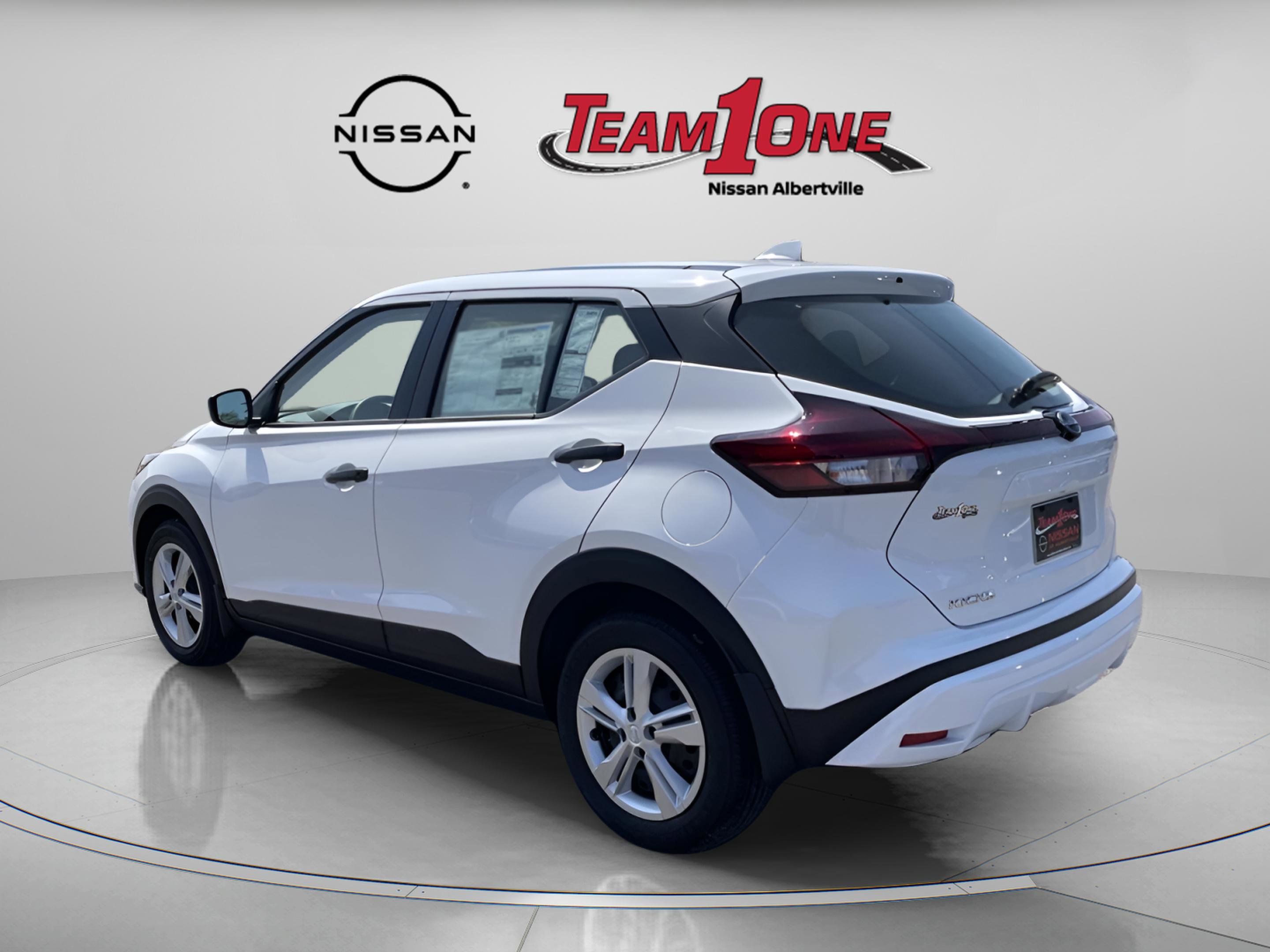 2025 Nissan Kicks Play S photo 2