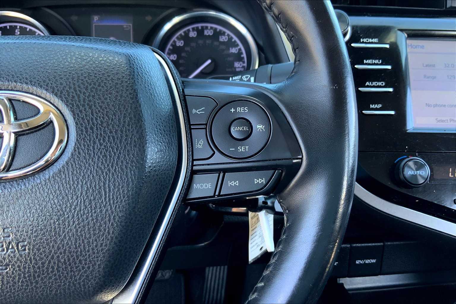 2020 Toyota Camry SE photo 22
