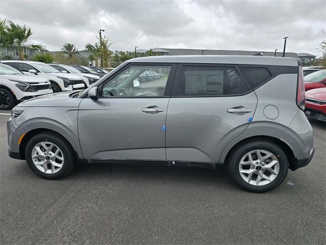 2025 Kia Soul S photo 2