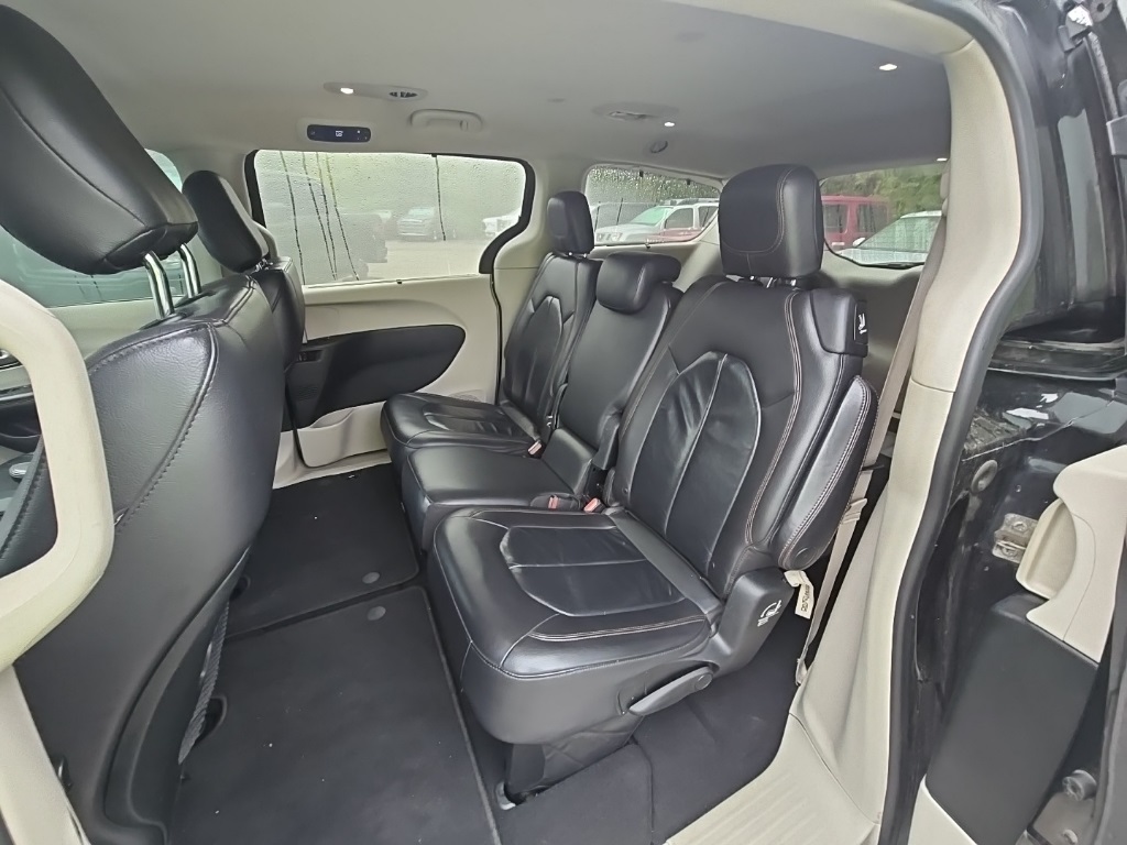 2017 Chrysler Pacifica Touring L photo 15