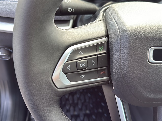 2025 Jeep Compass Latitude photo 4