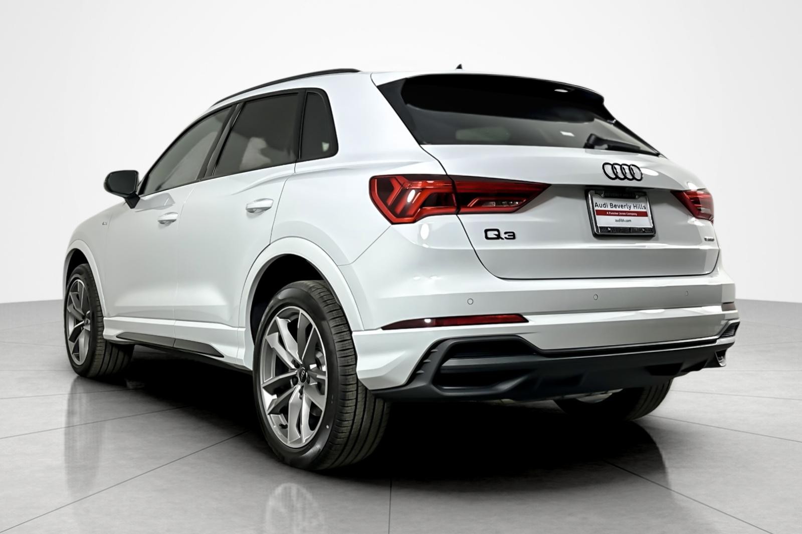 2025 Audi Q3 S line Premium 45 TFSI photo 4