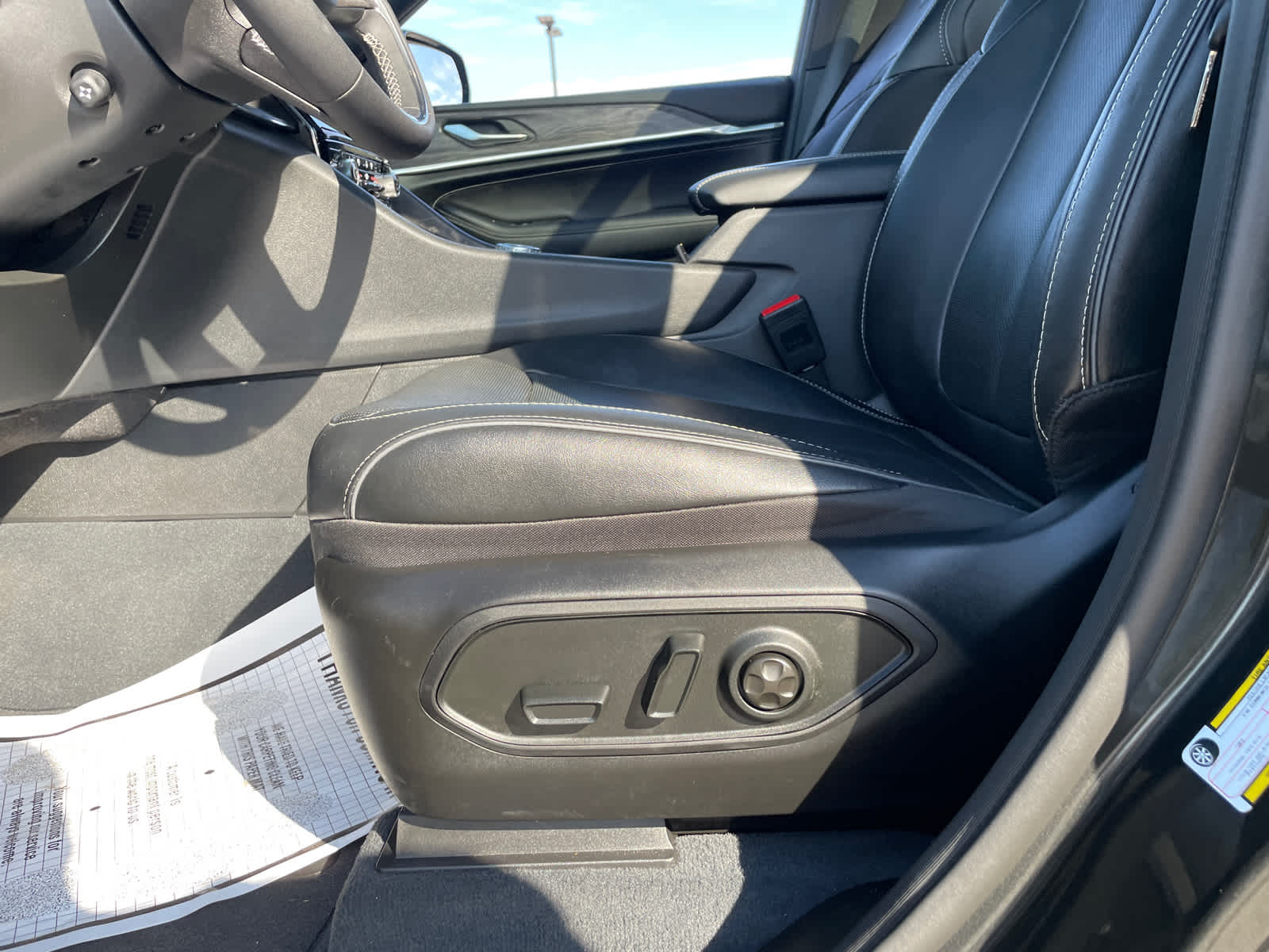 2023 Jeep Cherokee Overland 4xe photo 16