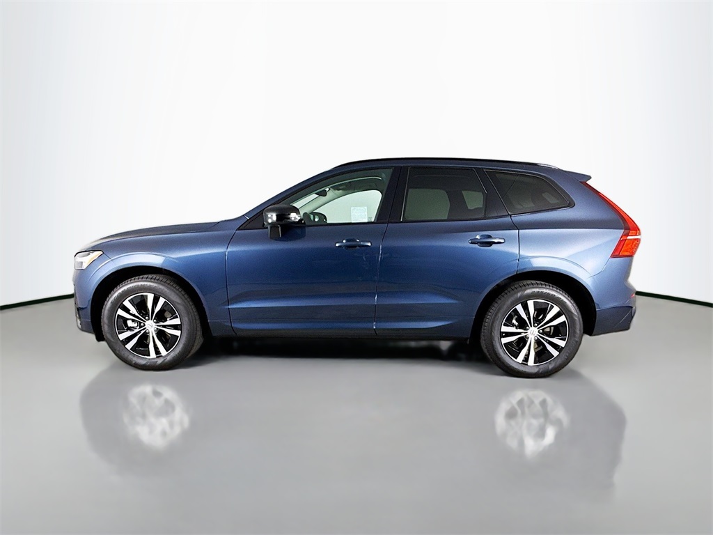 2025 Volvo XC60 B5 Core photo 4