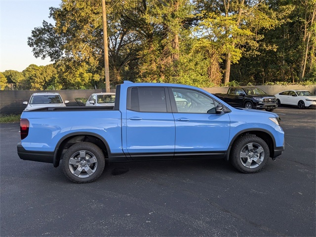 2025 Honda Ridgeline TrailSport photo 2