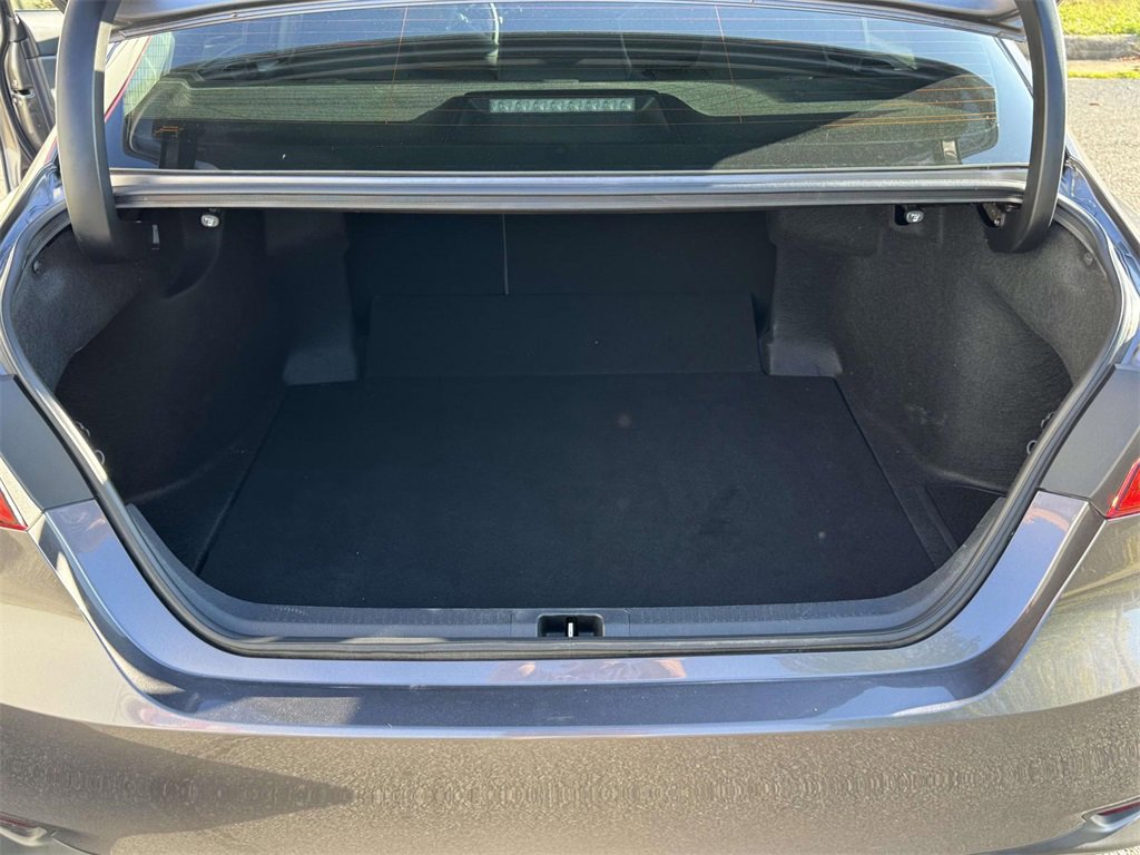 2020 Toyota Camry Hybrid LE photo 13