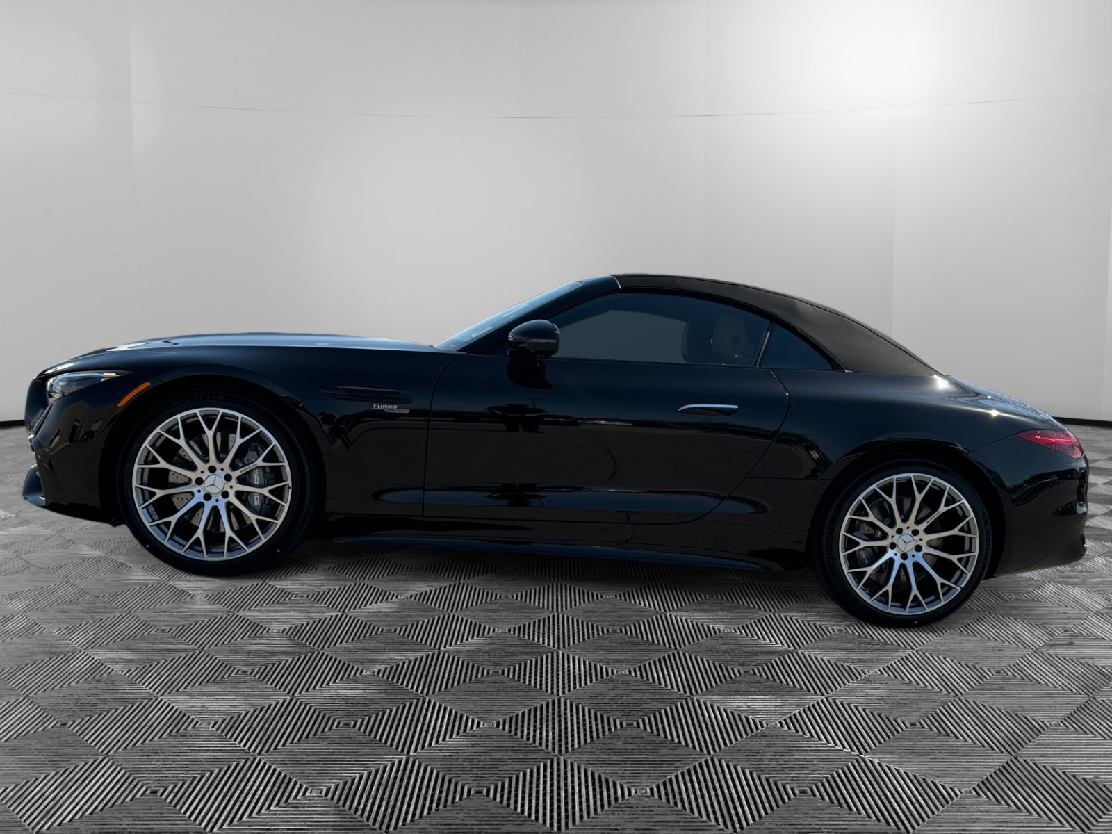2025 Mercedes Benz SL AMG 43 photo 2