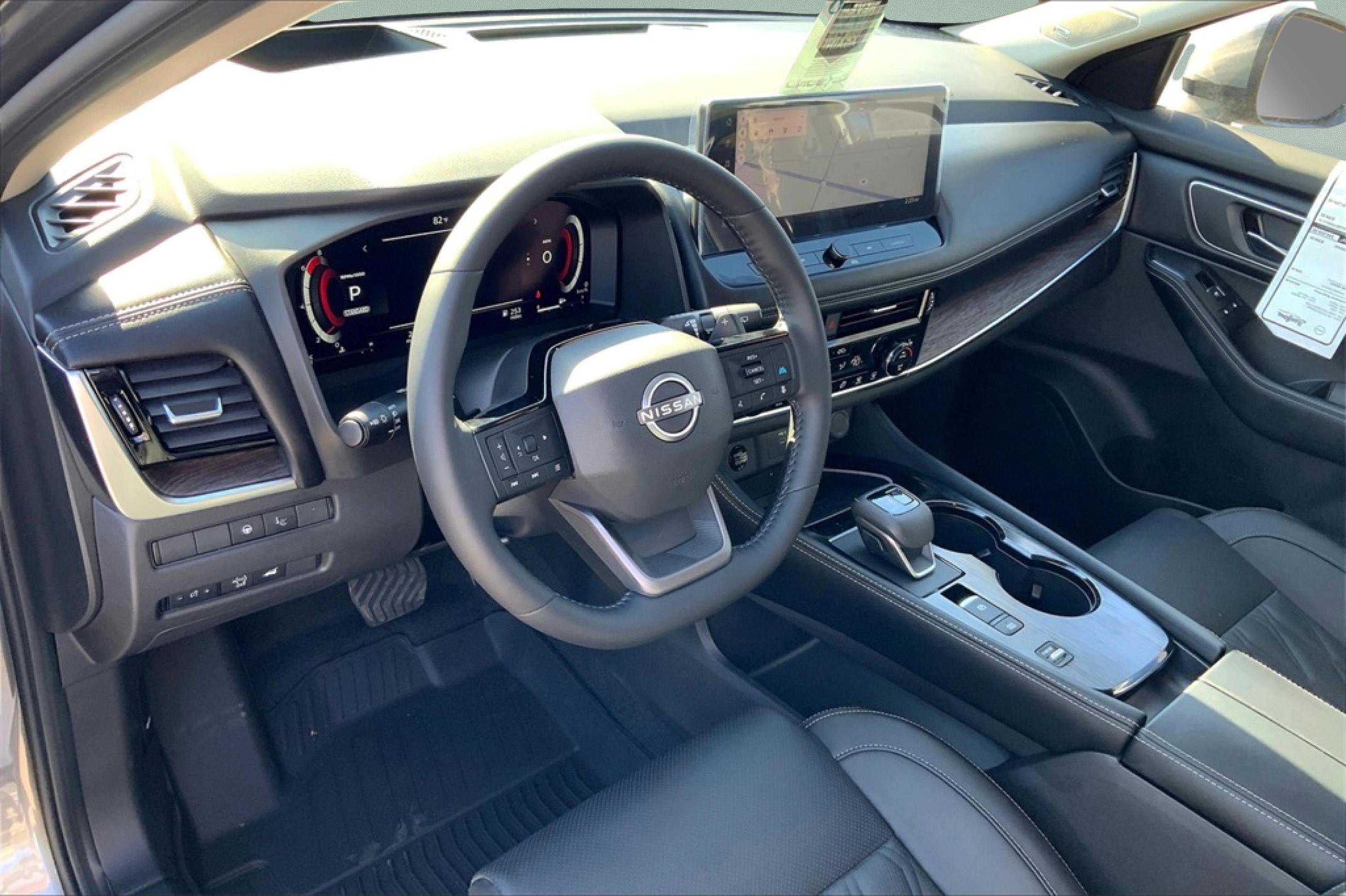 2025 Nissan Rogue Platinum photo 4