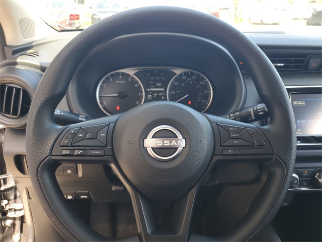2025 Nissan Kicks Play S photo 9