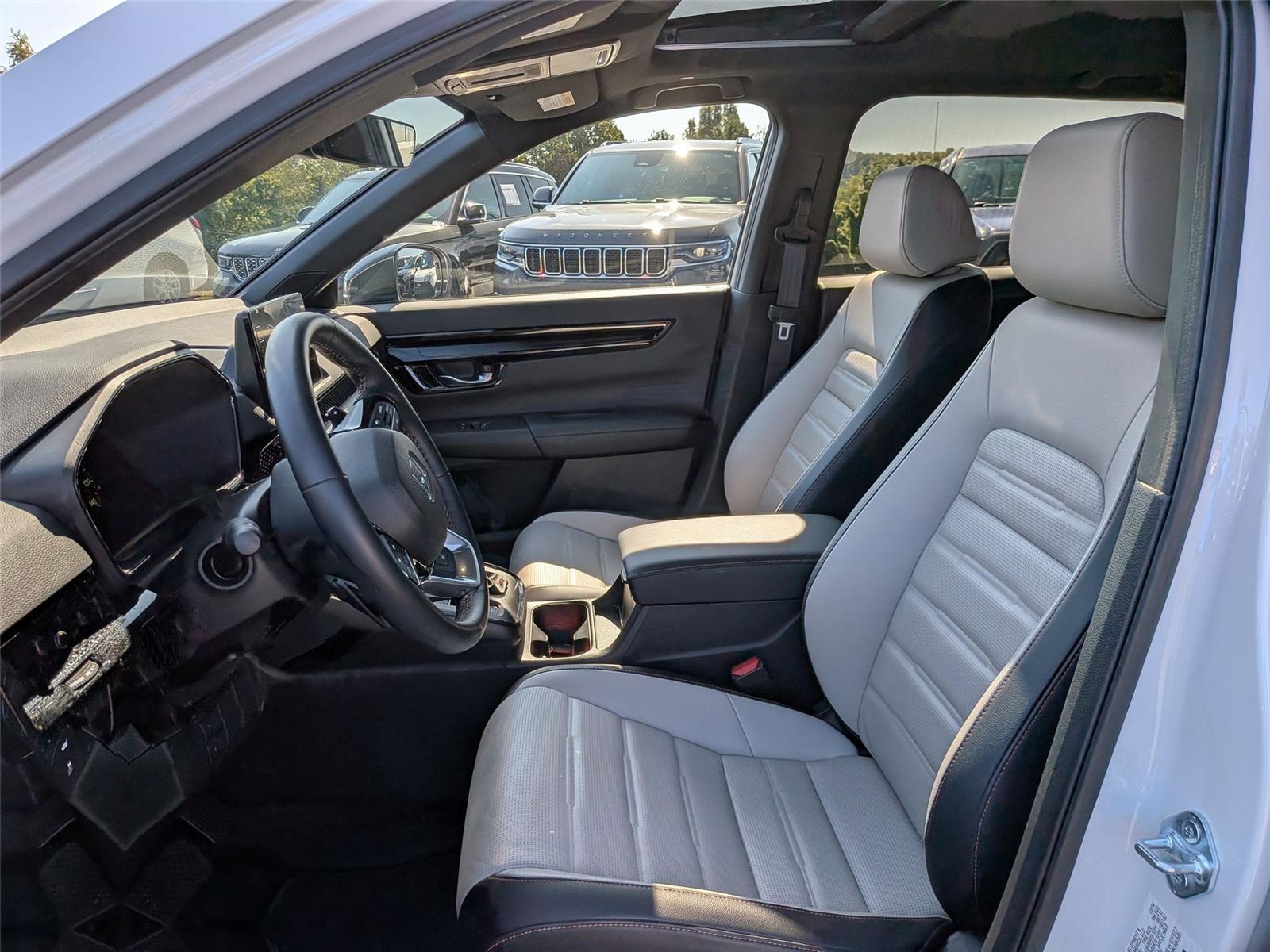 2025 Honda CR-V Hybrid Sport Touring photo 14