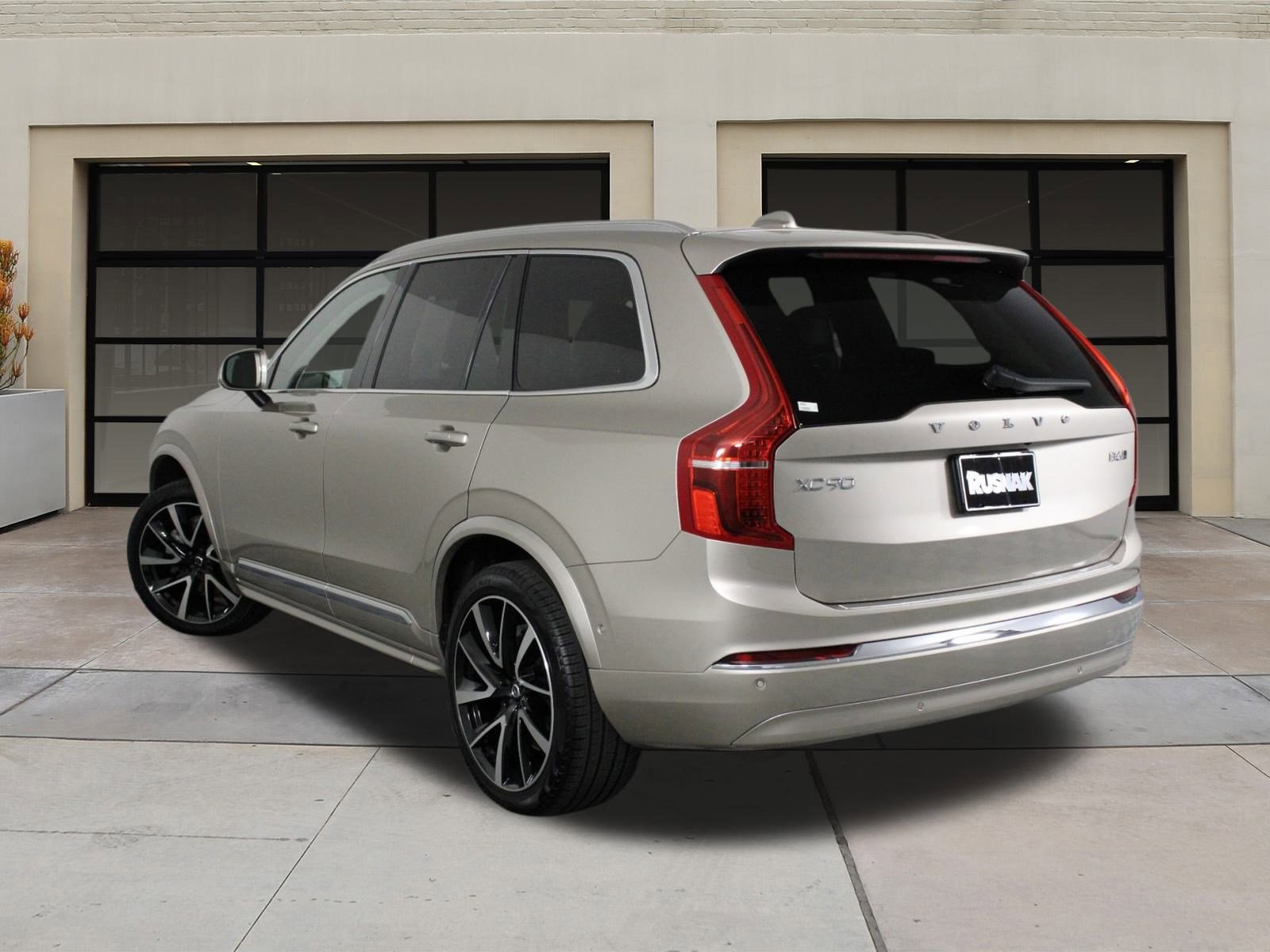 2025 Volvo XC90 Plus photo 2