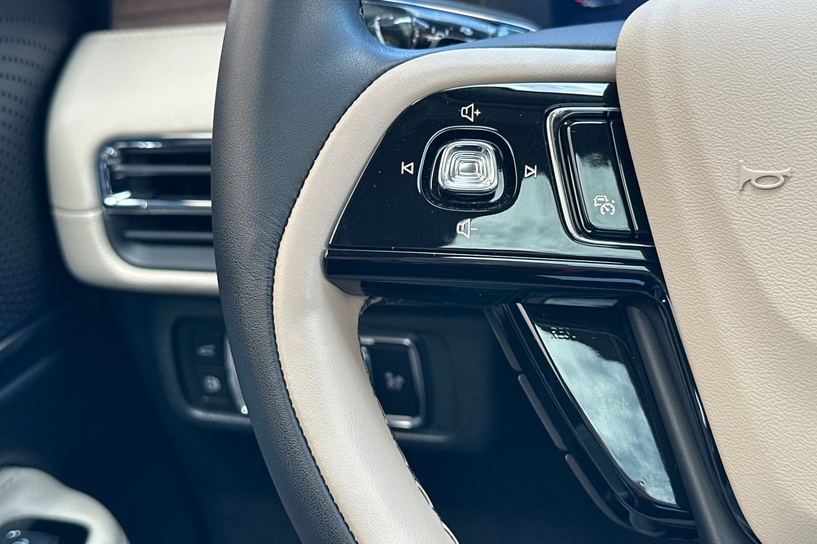 2025 Lincoln Corsair Grand Touring photo 24