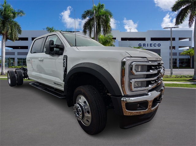 2025 Ford F-450 Super Duty Chassis Cab Lariat's photo