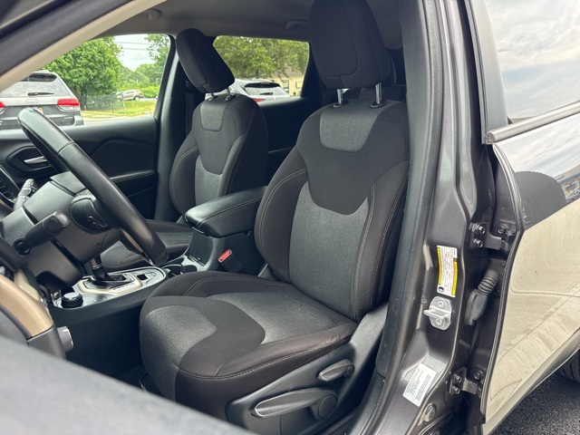 2016 Jeep Cherokee Altitude photo 6