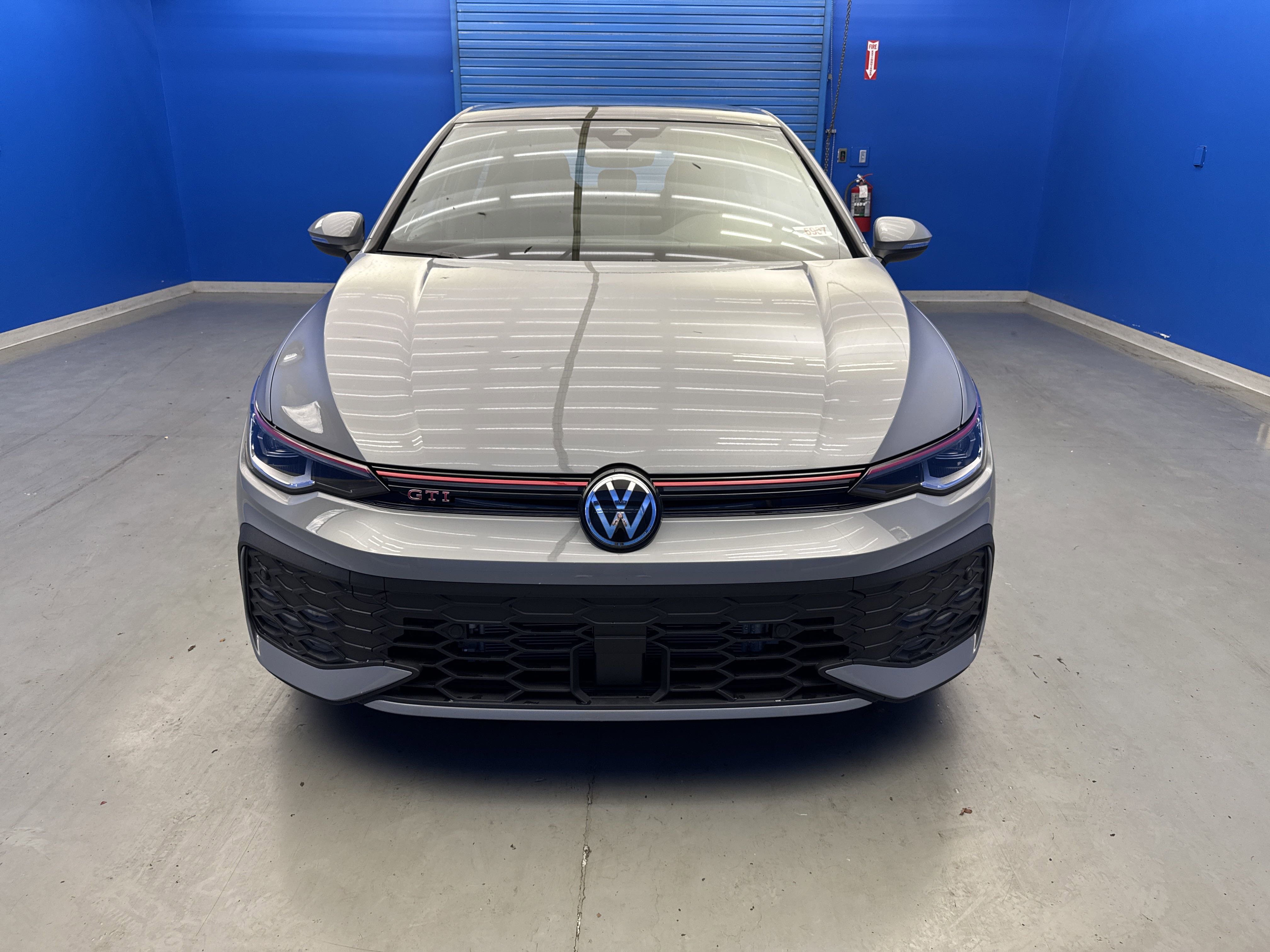 2025 Volkswagen Golf GTI SE photo 3