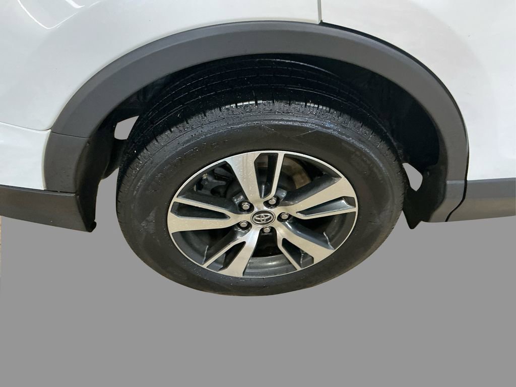 2017 Toyota RAV4 XLE photo 15