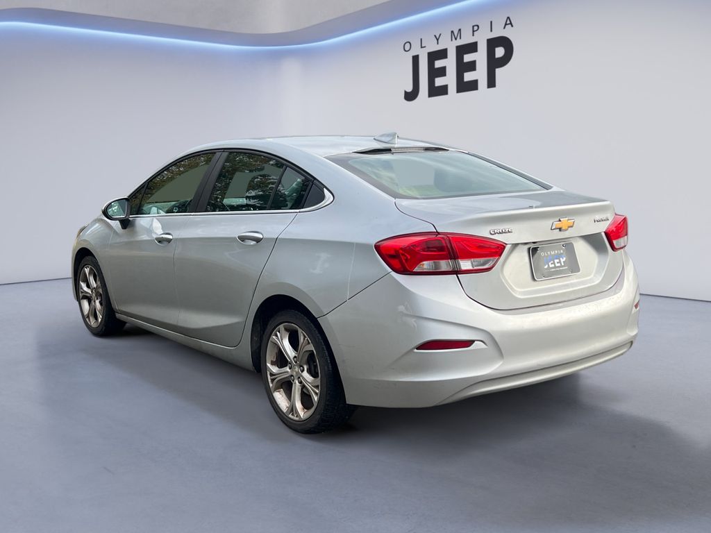 2019 Chevrolet Cruze Premier photo 2