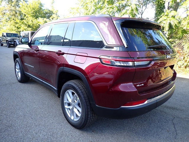 2025 Jeep Grand Cherokee Laredo X photo 2