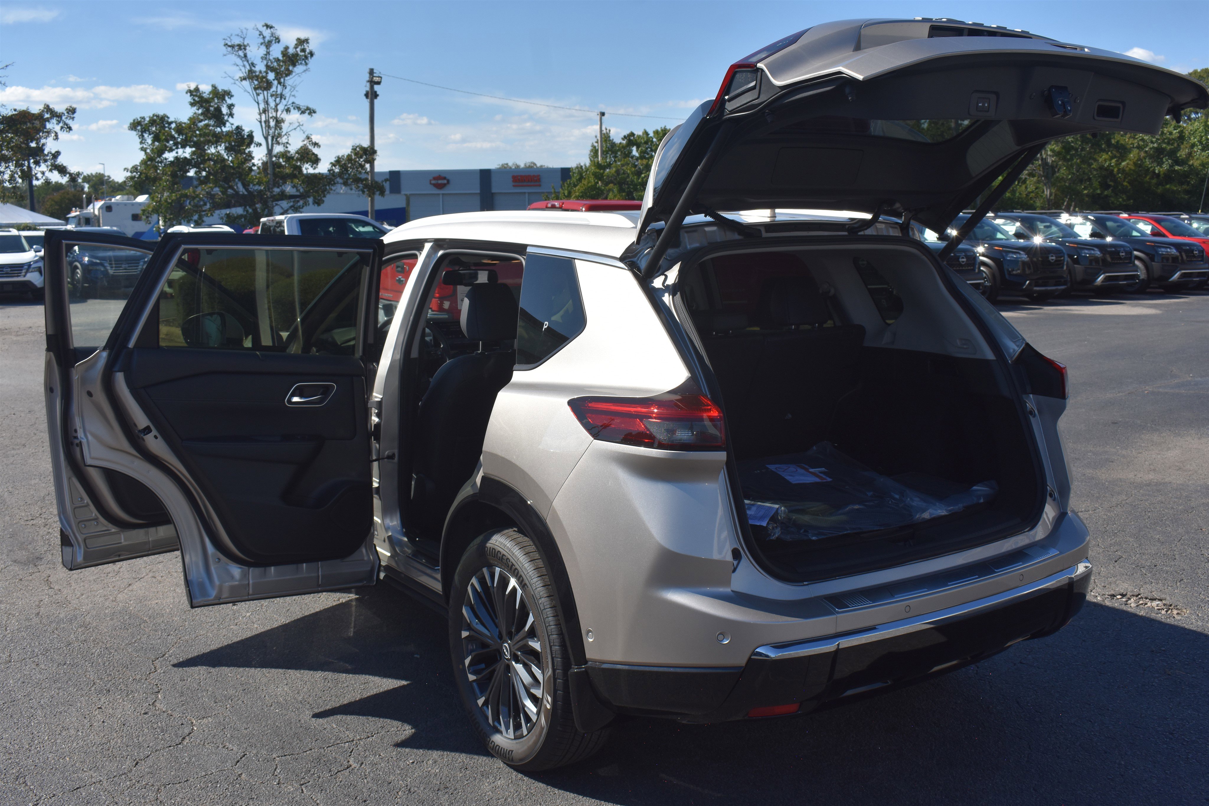 2026 Nissan Rogue Platinum photo 6