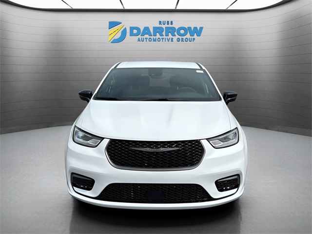2026 Chrysler Pacifica photo 8