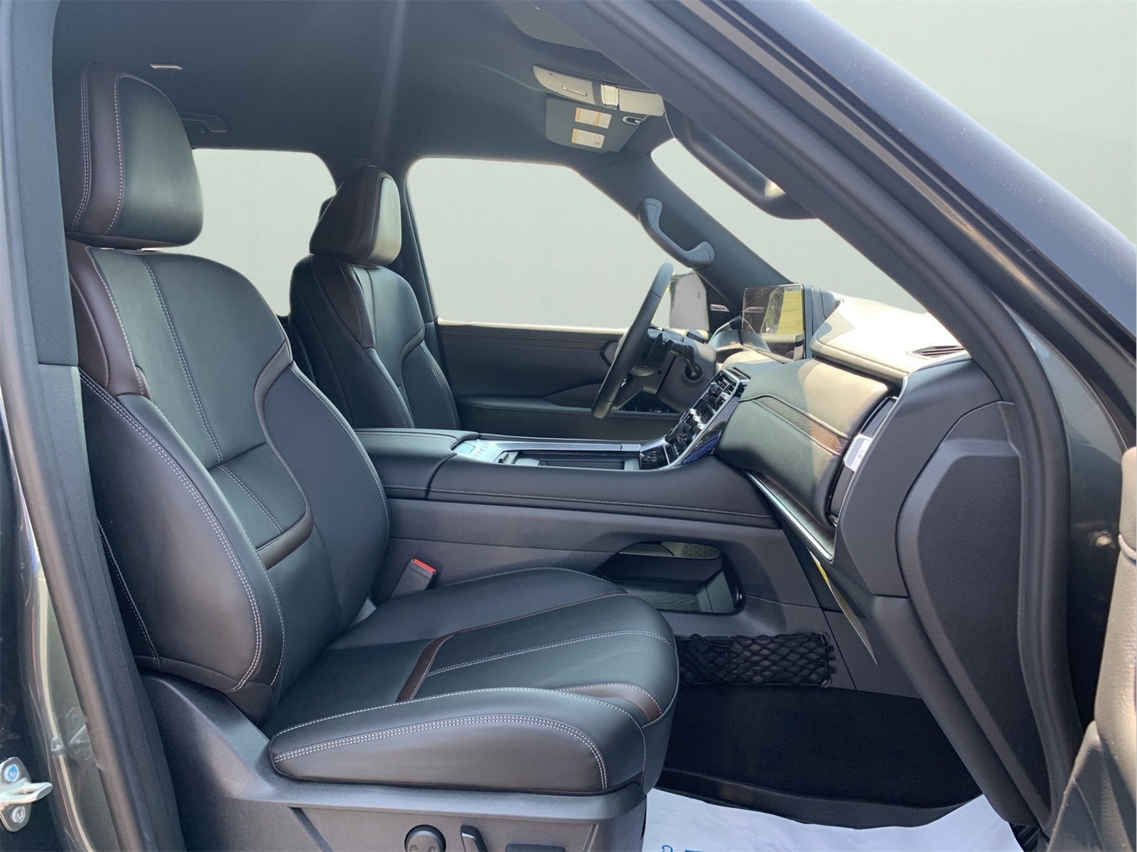 2025 Nissan Armada SL photo 27