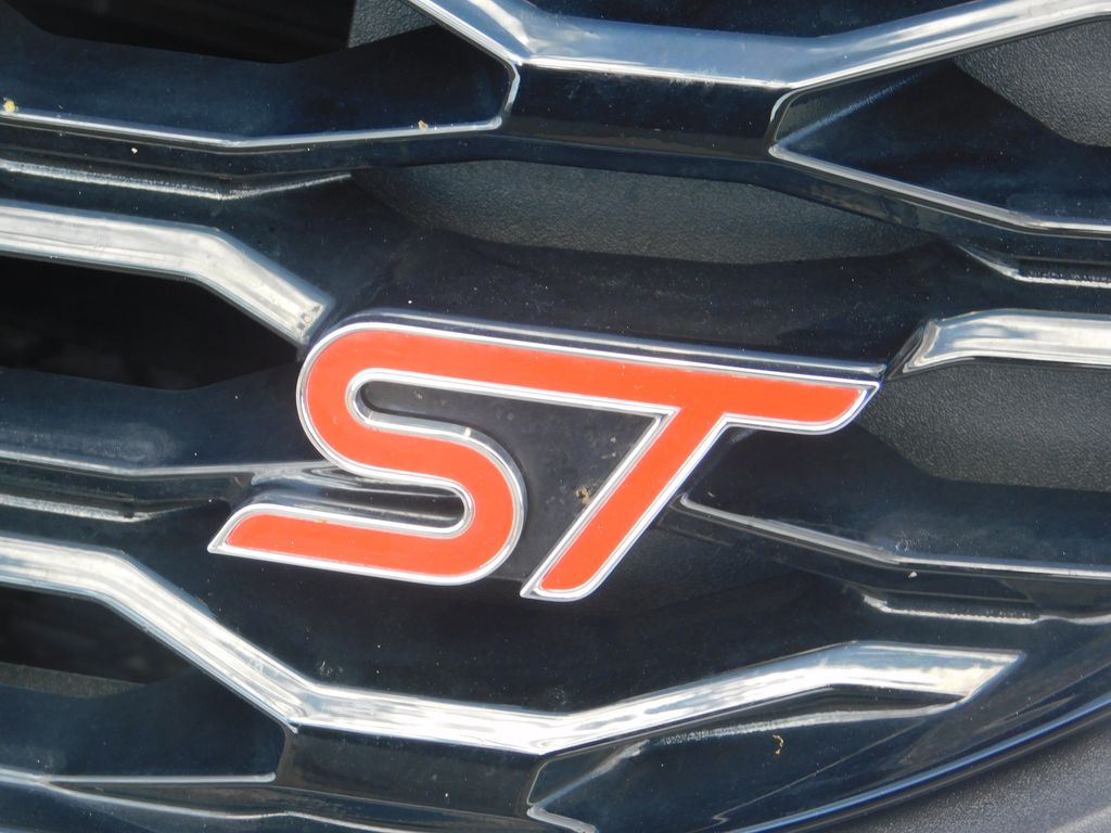 2021 Ford Explorer ST photo 5