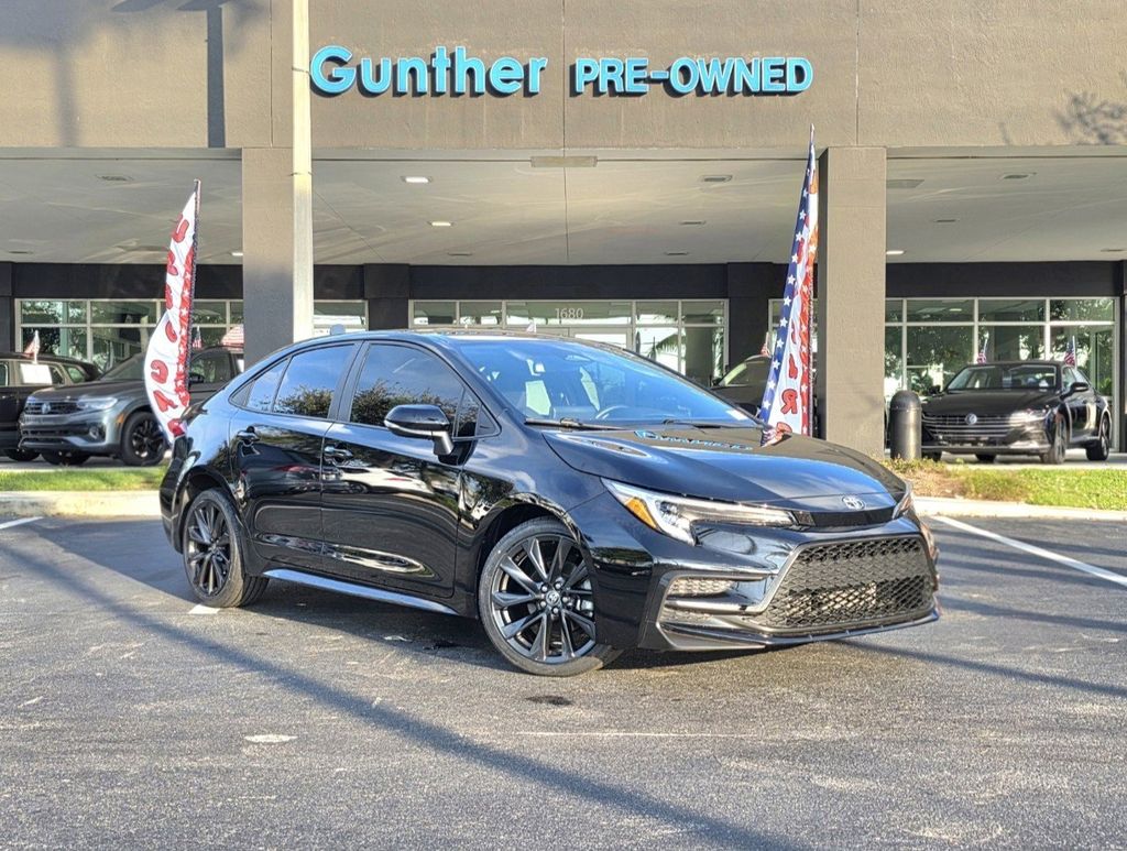 2023 Toyota Corolla SE's photo