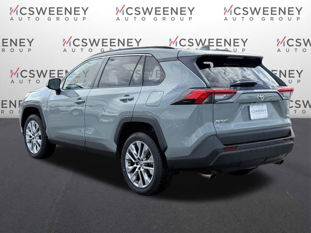 2022 Toyota RAV4 XLE Premium photo 3