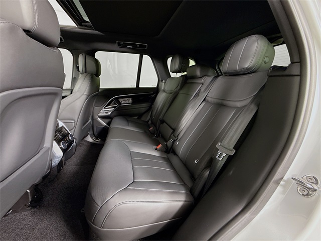 2025 Land Rover Range Rover SE photo 21