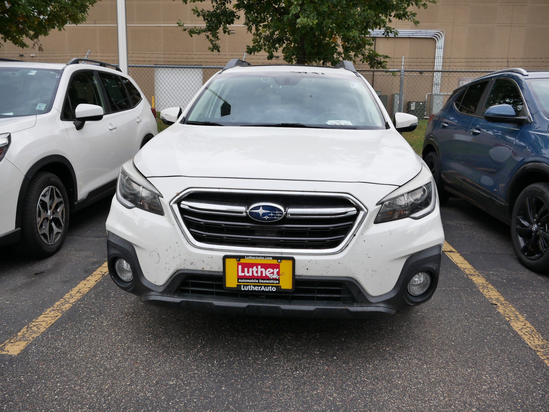2019 Subaru Outback Premium photo 2
