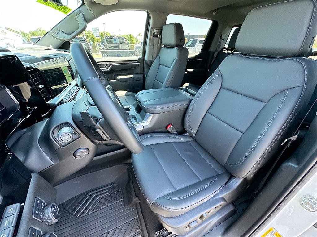 2025 Chevrolet Silverado 1500 LTZ photo 14