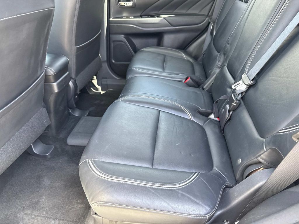 2018 Mitsubishi Outlander PHEV SEL photo 3
