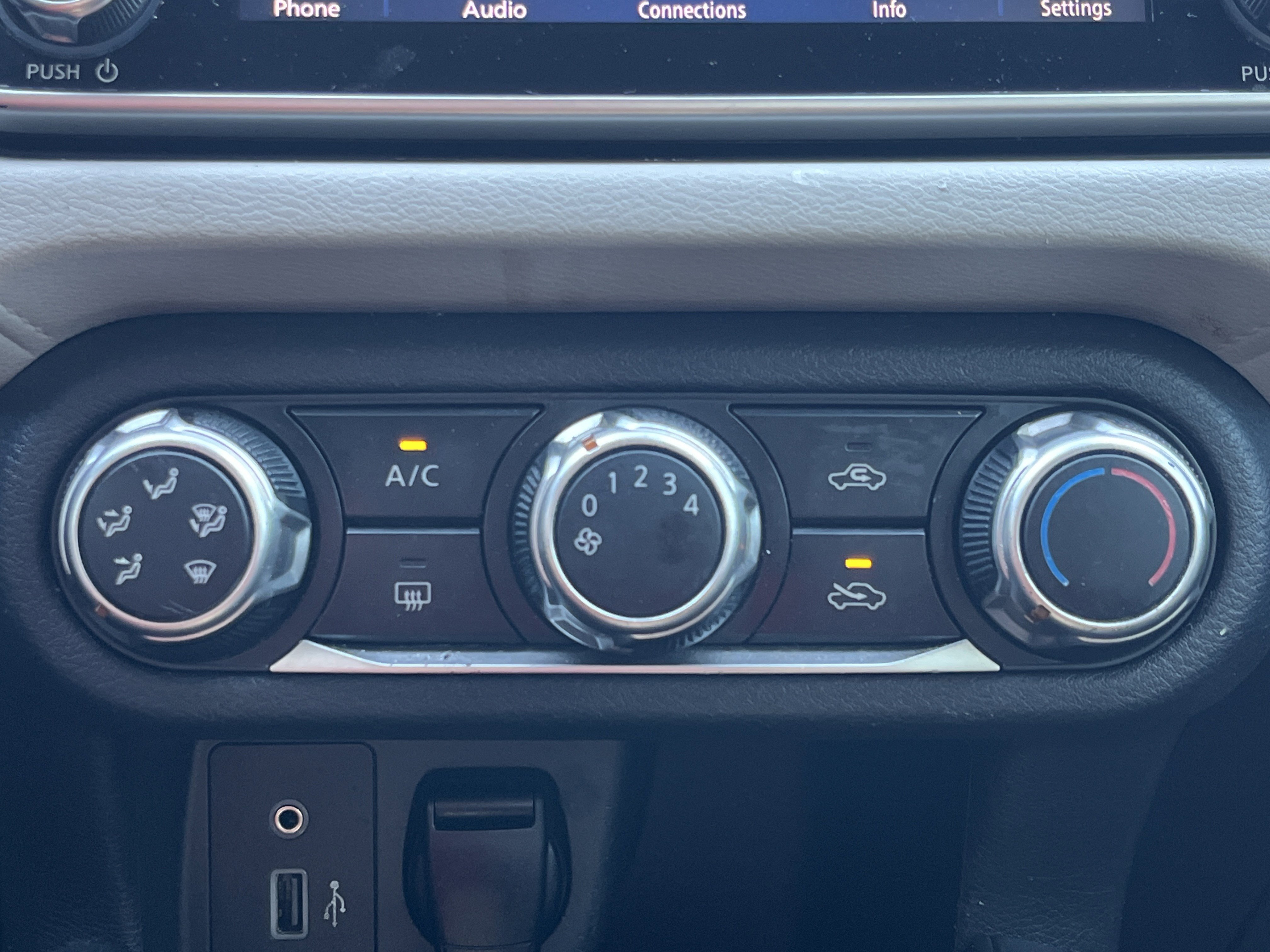 2021 Nissan Versa SV photo 3