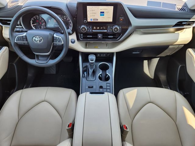 2023 Toyota Highlander L photo 24