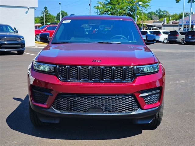 2025 Jeep Grand Cherokee Laredo Altitude photo 32