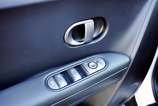 Used 2025 White Hyundai SEL image 22