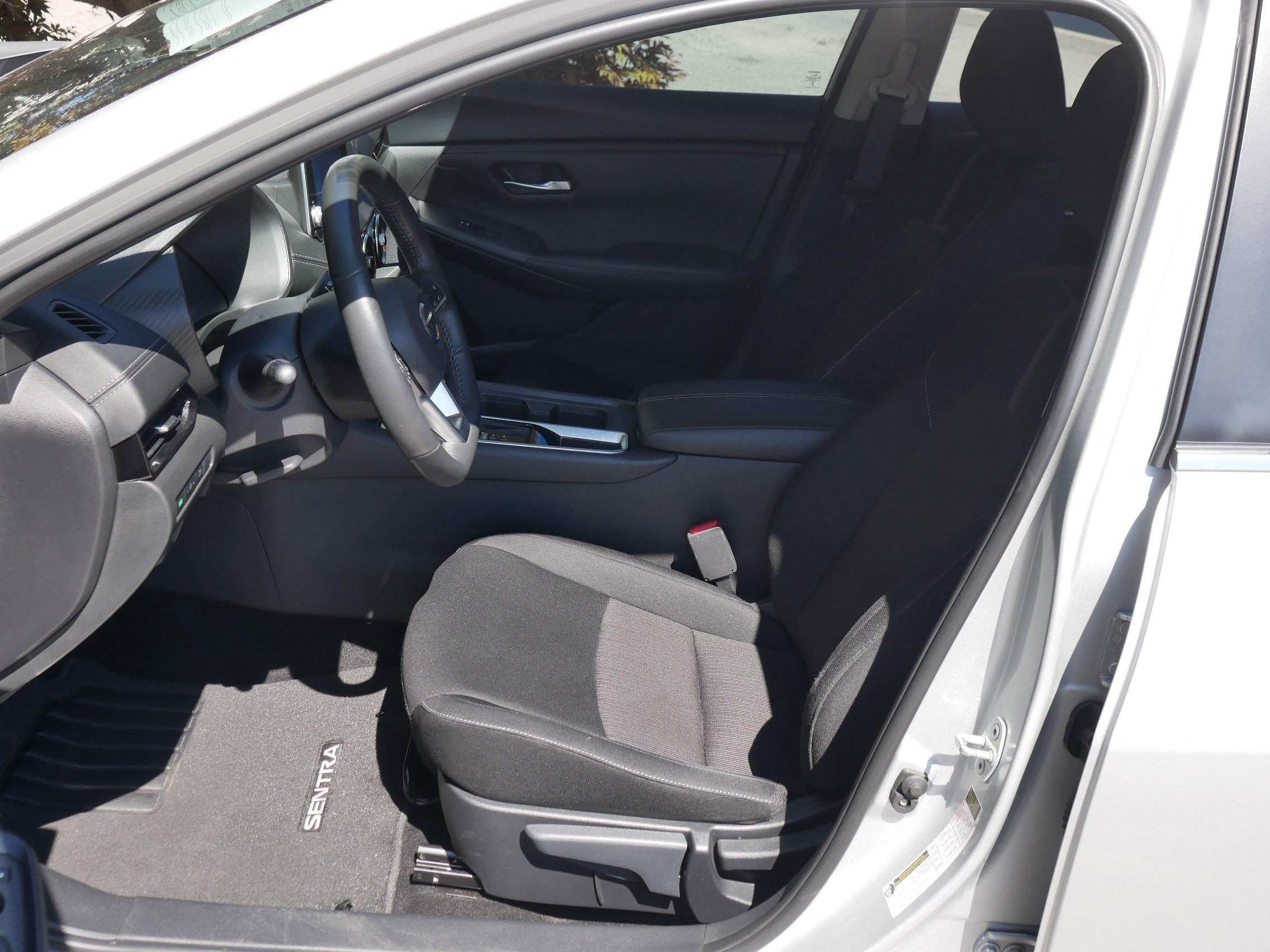2023 Nissan Sentra SV photo 3