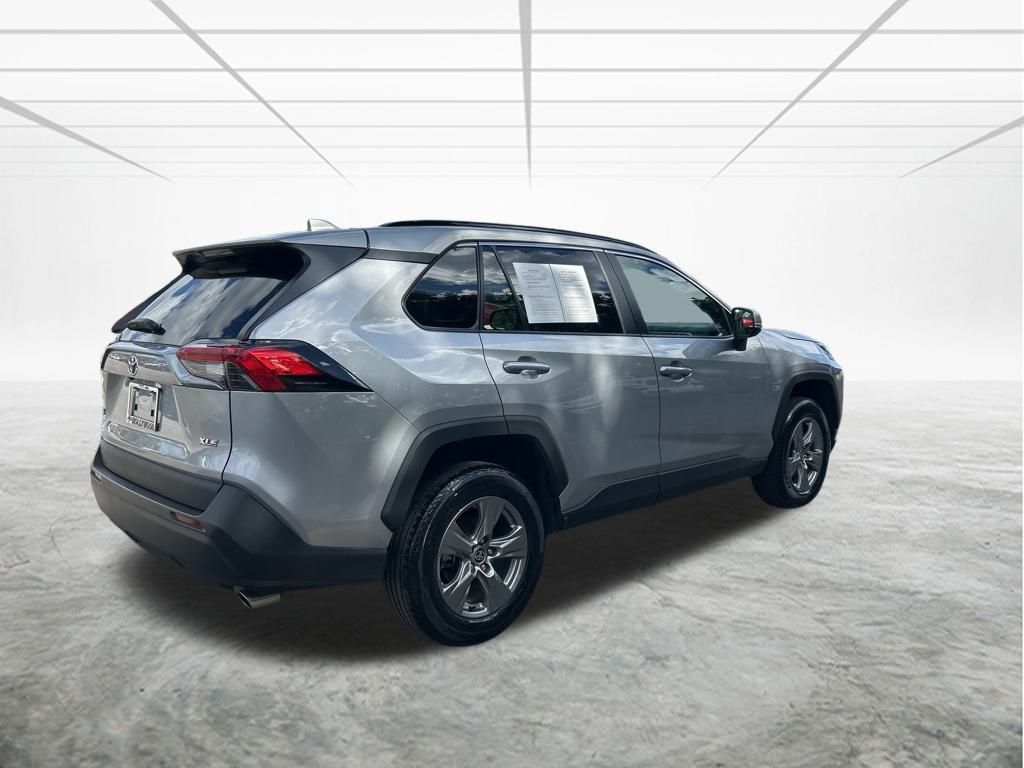 2024 Toyota RAV4 XLE photo 4