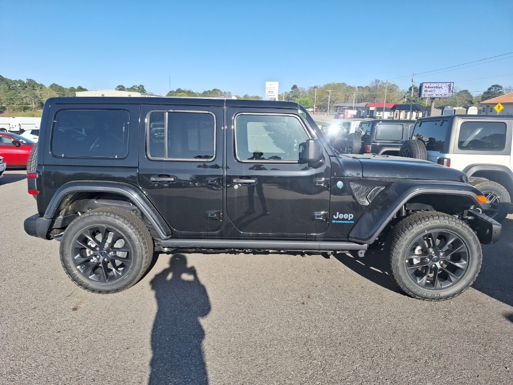 2025 Jeep Wrangler Sahara 4xe photo 4