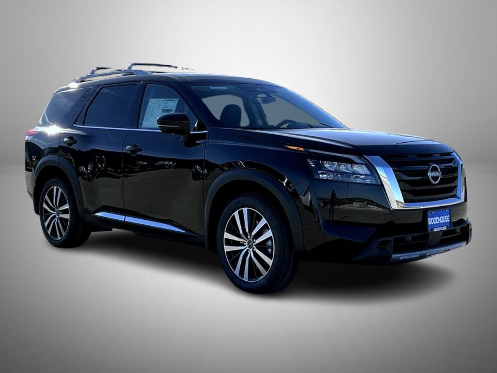 2025 Nissan Pathfinder Platinum photo 3